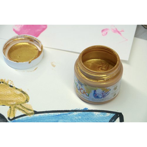 Prstová barva MUCKI 150 ml  TŘPYTIVÁ FIALOVÁ - 231_MUCKI_Funkelfingerfarbe_1.jpg