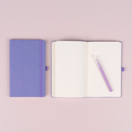 Notes Lila, tečkovaný, 13 × 21 cm - obrázek