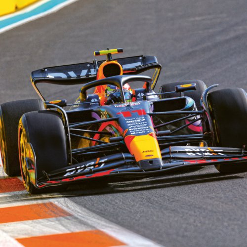 Poznámkový kalendář Formule – Jiří Křenek 2024, 30 × 30 cm - obrázek