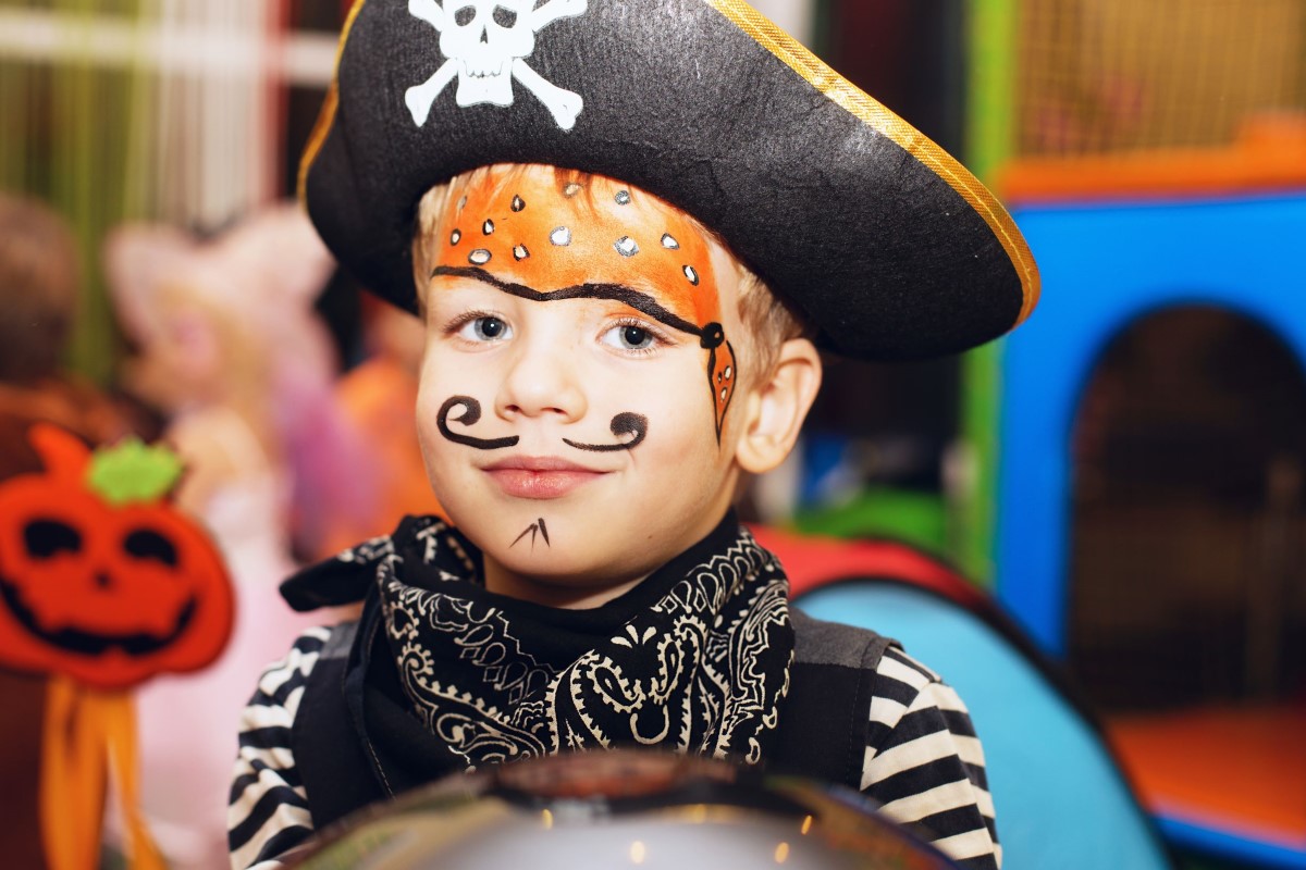 Halloween malování na obličej pirát